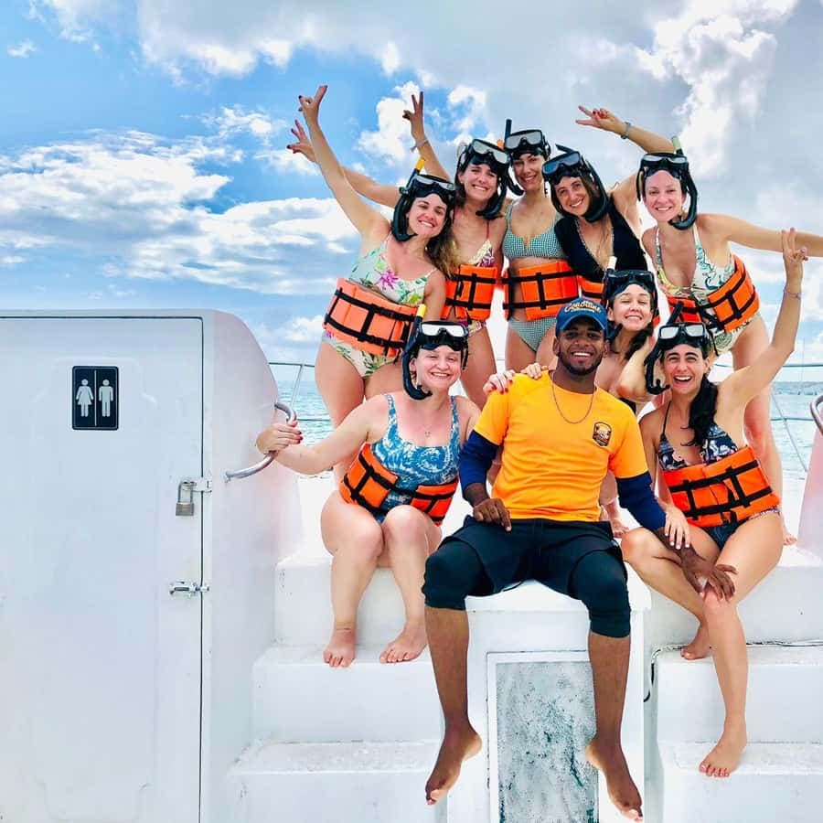 Punta Cana: Private Party Boat Cruise with Drinks and Snacks ā Guided tour and outdoor activity